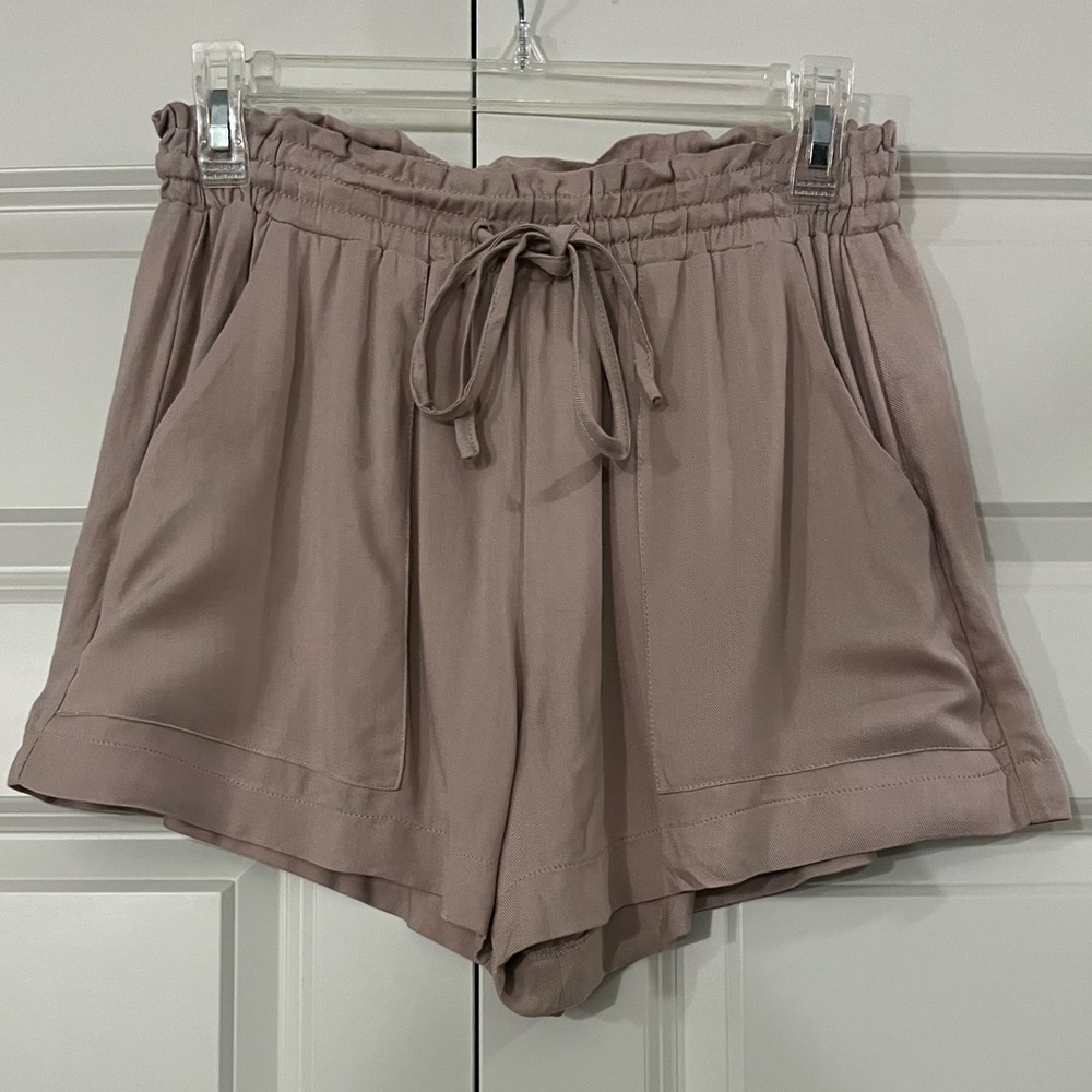 NWOT She + Sky Ruffled Waistband Shorts Size Large